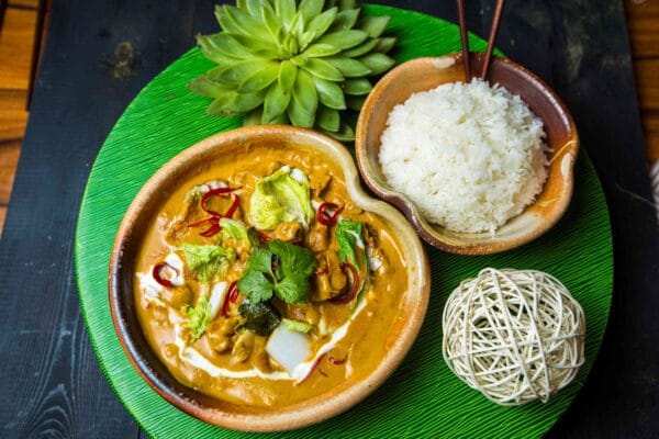 Adapting the Rich Flavors of the Archipelago into F&B Products; Mengadaptasi Kekayaan Rasa Nusantara ke dalam Produk F&B