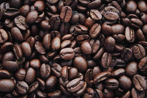 Global Coffee Trends: Tracing the Flavor Journey from Farm to Cup; Tren Kopi Global: Menelusuri Perisa dari Kebun hingga ke Cangkir